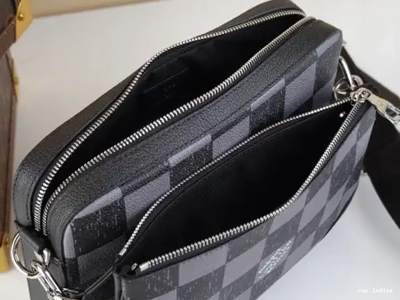 Cheap MESSENGER TRIO LOUIS VUITTON 0501